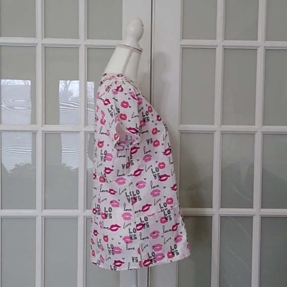 NEW Mock Wrap Valentine's Scrub Top - Picture 4 of 14